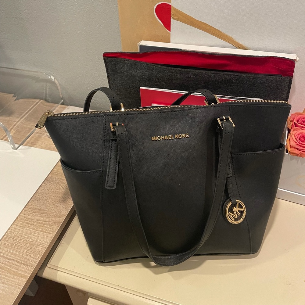 Michael Kors bag. Worn a few times. Like new.